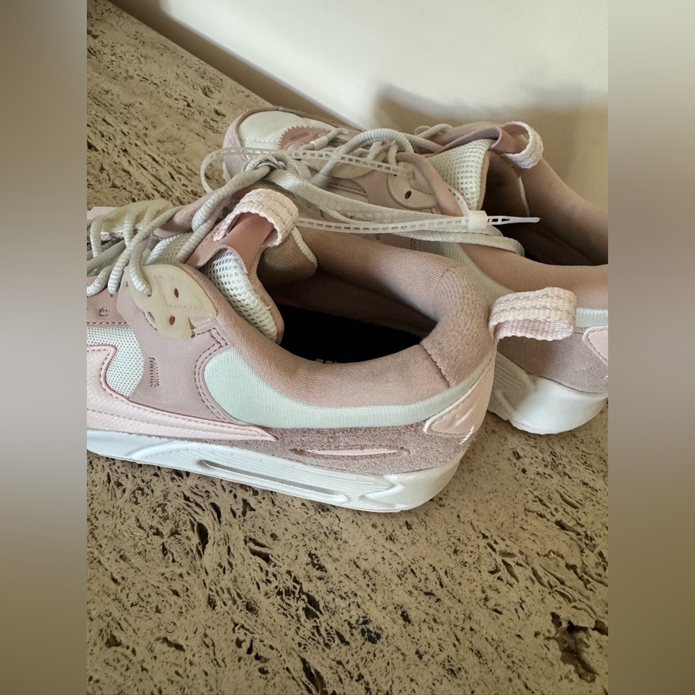 NWOB Nike (WMNS) Air Max 90 Futura 'Barely Rose'. Size 10. MSRP $186 - Picture 17 of 17